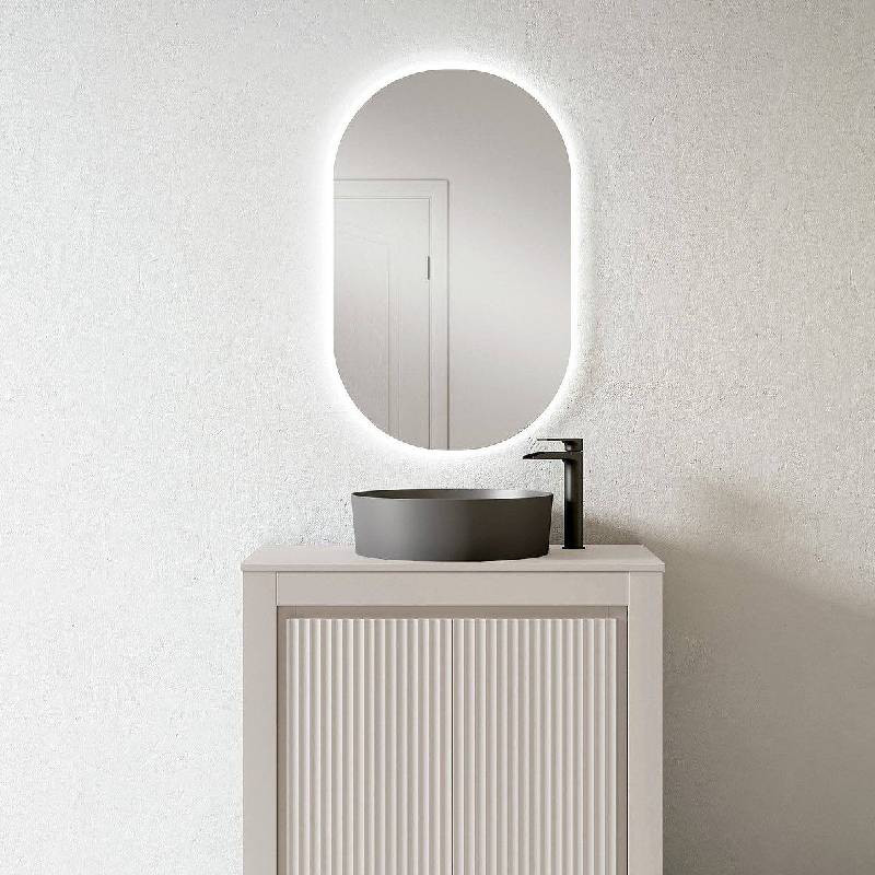 Conjunto mueble madera color beige 60 con lavabo carga mineral y espejo retro iluminado.