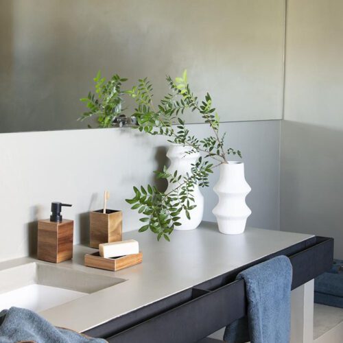 Jarrón cerámica mate mediterráneo.